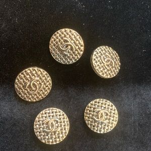SOLD !5 authentic Chanel buttons